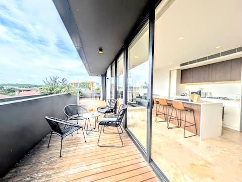 Fabulous modern apartment close to all amenities!