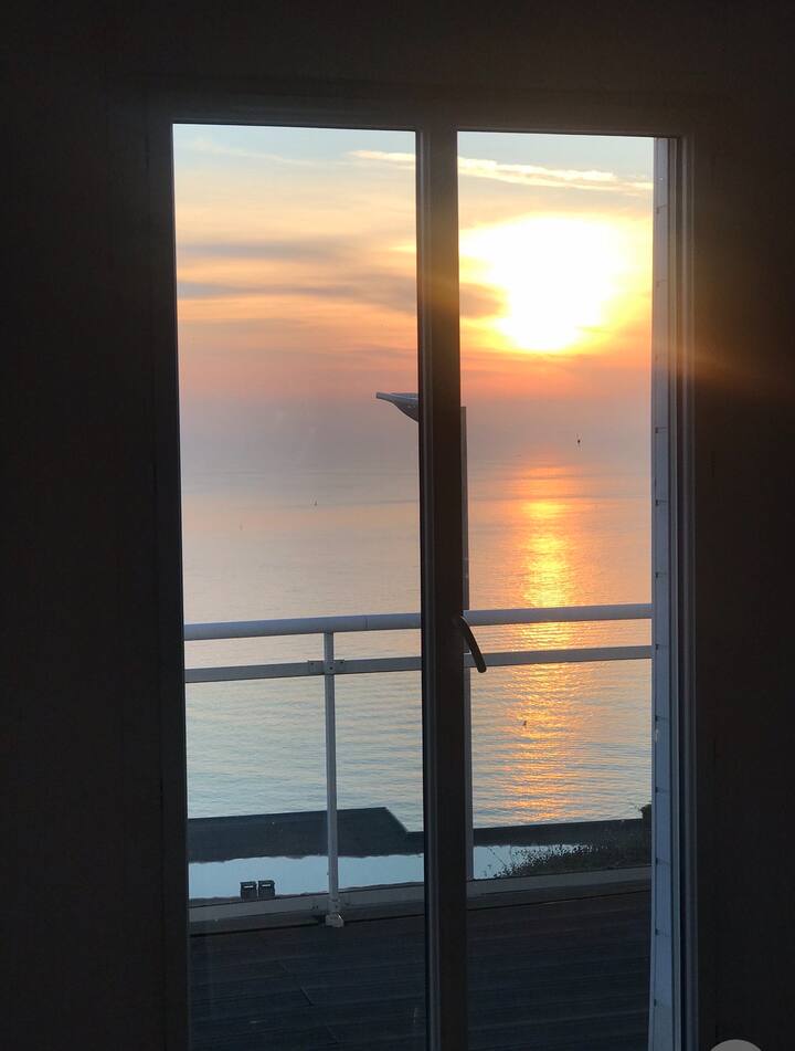 שקיעה מהמיטה 