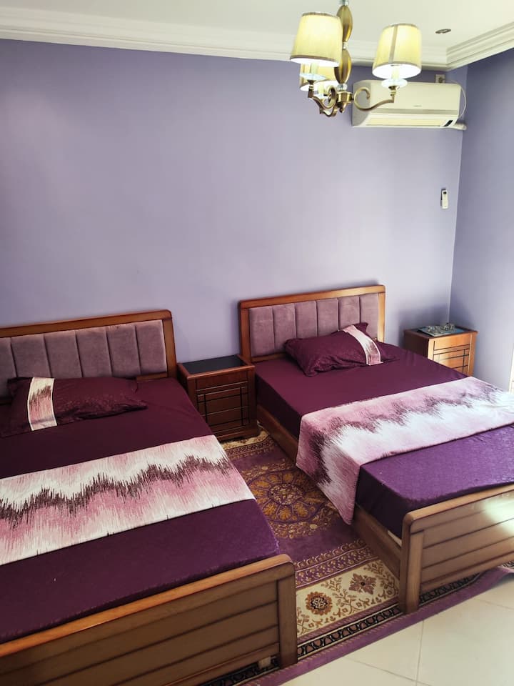 Se puede añadir un colchón en el suelo, previa solicitud.