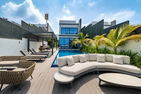 Pool/Sea View 4BR + Asst Room Villa with Own Pool