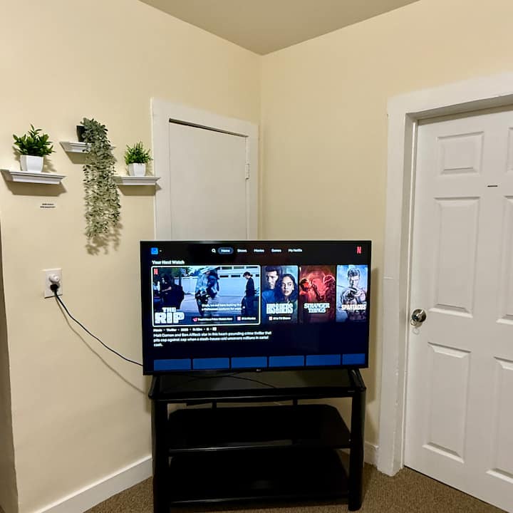 Cozy 3-br Apt At Lowell - Lowell, MA