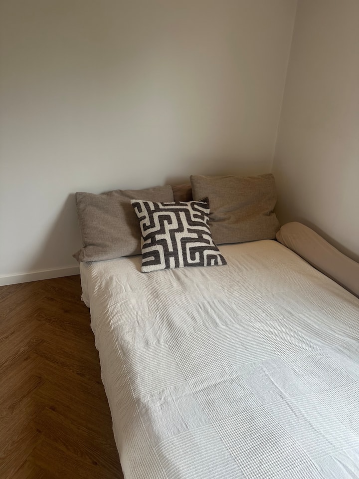 Dhomë gjumi 2