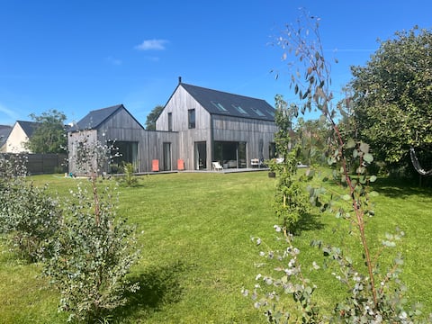 Maison bois du Scluz
2-minute walk to the beaches