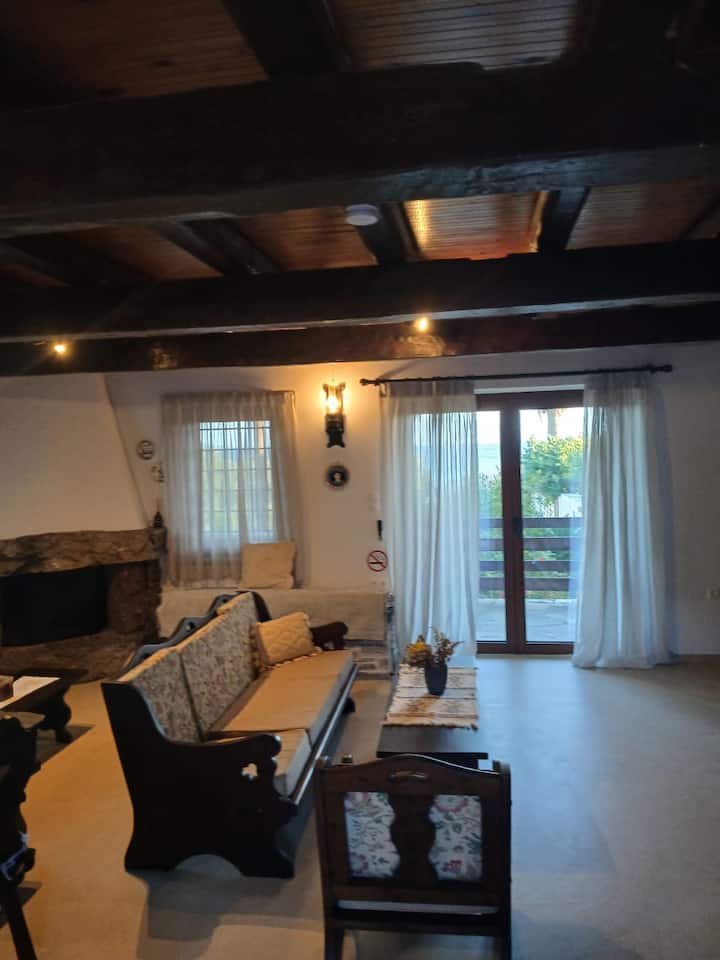 Scenic Coastal Getaway - Marmari