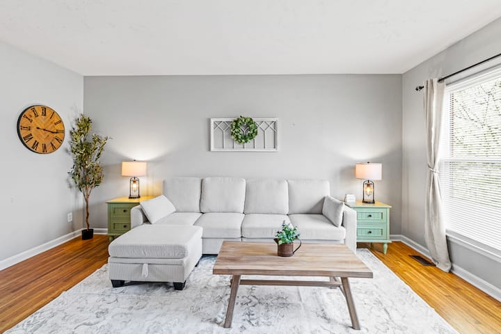 2 Bed 1.5 Bath Farmhouse Retreat - Lexington, KY