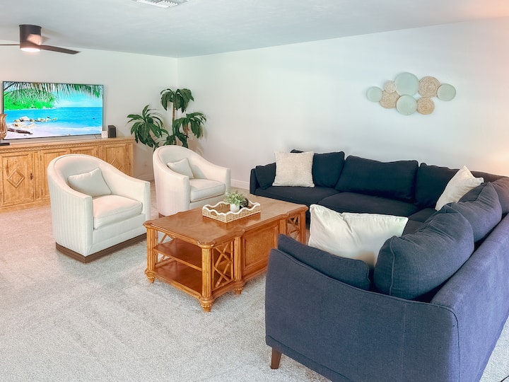 Le Bleu Charming Poolside Retreat/close To Beach - Bonita Springs, FL