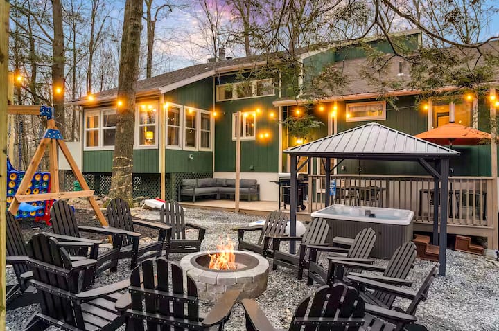5br Private Hot Tub, Movie Theater, Game Room! - East Stroudsburg