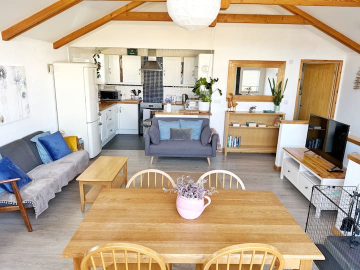 Alma Lodge - Surf In/surf Out Beach Property - St Agnes