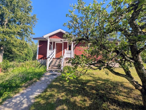 Nice house in the woods with walking distance to the lake