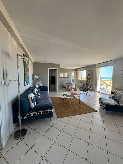 Top performing Airbnb: Waterfront 100🏝 m² Beautiful view, balcony, garage in Valras Plage