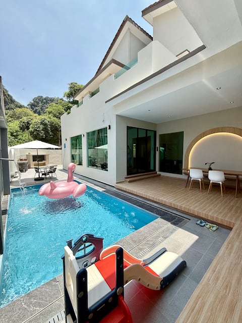 LYL Private Pool2 Ipoh Town-5BR/18-23pax