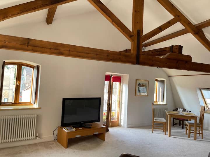 Top Floor Front - Stamford