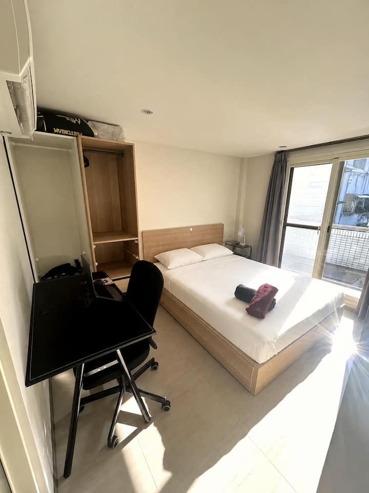 Sunny 1br Patio · Yongkang St & Daan Park - Taipei
