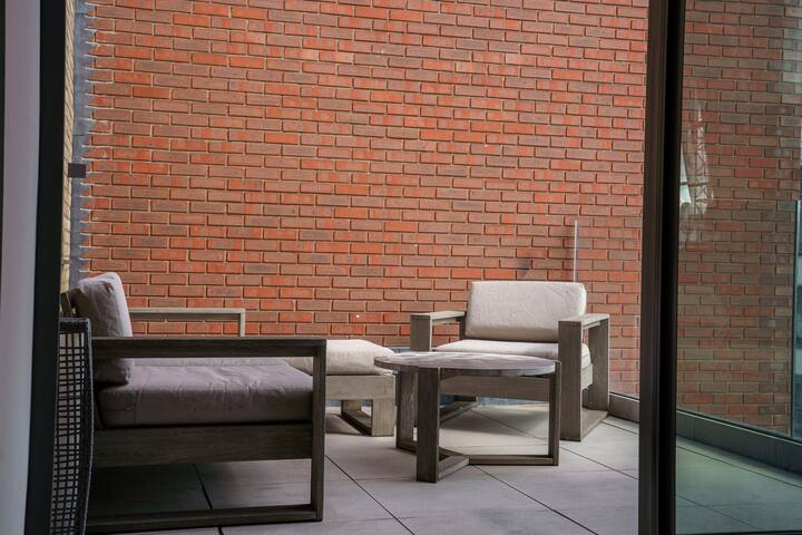 Oxford Circus Luxury Terrace+Balcony+AC Penthouse gallery image 4