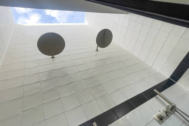 Oxford Circus Luxury Terrace+Balcony+AC Penthouse gallery image 3