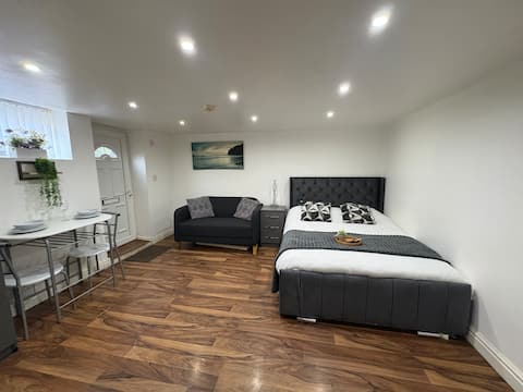 Cozy Flat
7mins to City
Parking
NO cleaning Fee