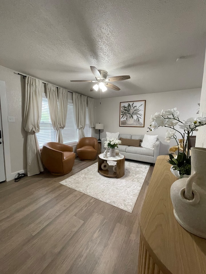 Warm & Cozy - San Antonio, TX