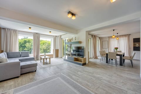 Successful Airbnb property: Villa LuMARE AQUA - pool, jacuzzi & garden [14] in Montižana Montisana