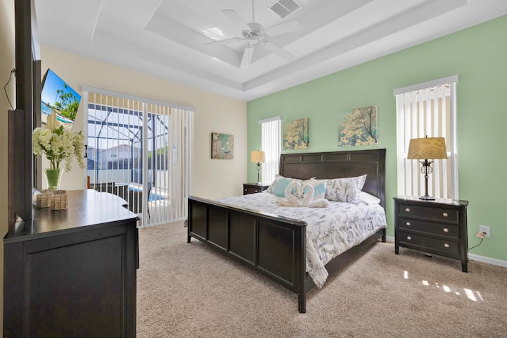 Dormitorio principal con baño privado (en la planta baja)