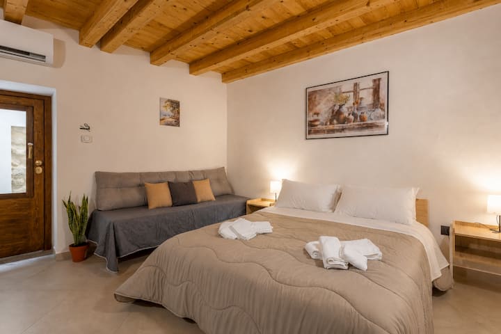 Triple Room With Courtyard Lounge Quiet And Cozy - Agrigento