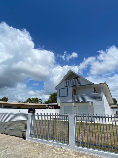 House 4Bedroom Beach and Dock 2 min away Walking
