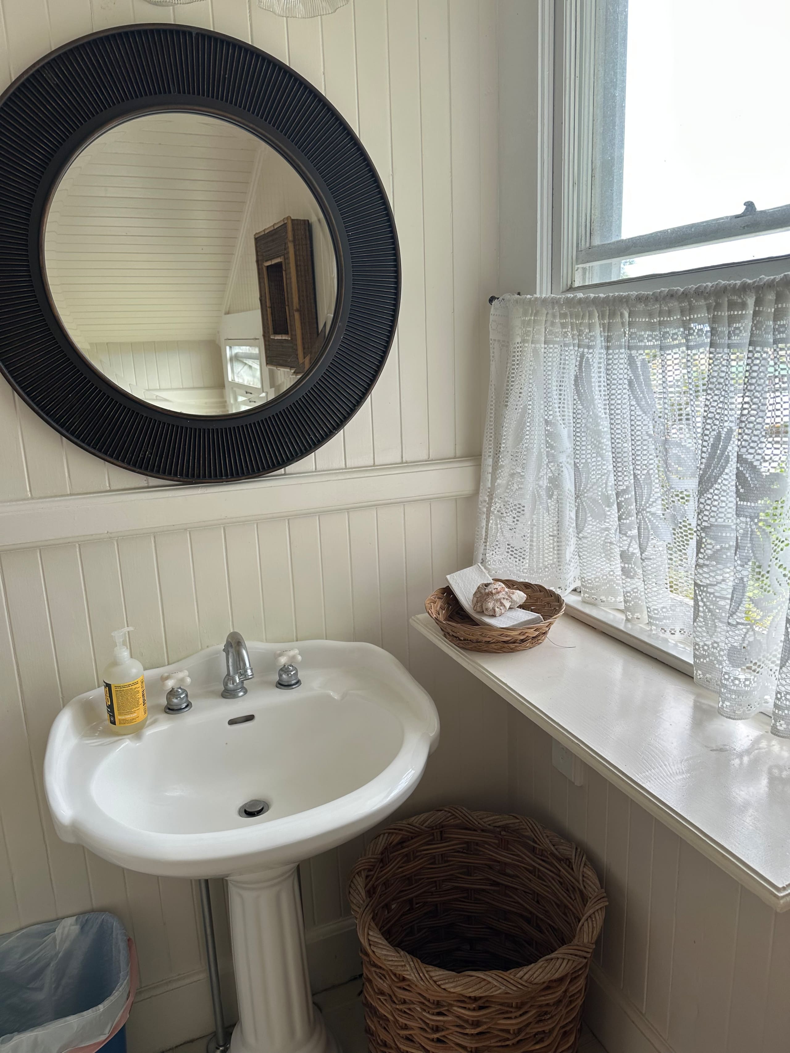 Home in Hilo · ★4.44 · 1 bedroom · 2 beds · 3.5 private baths - Image 5