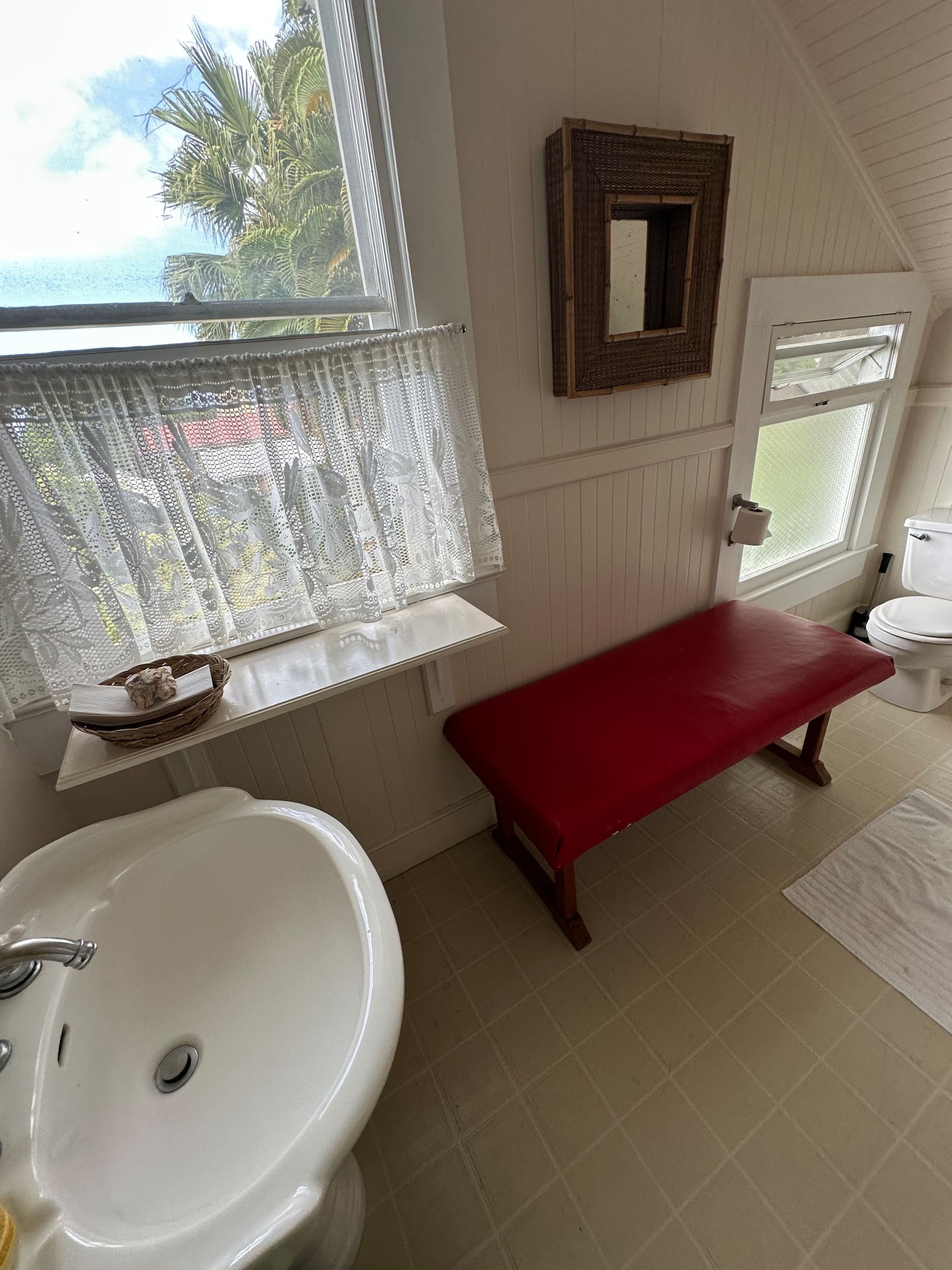 Home in Hilo · ★4.44 · 1 bedroom · 2 beds · 3.5 private baths - Image 6