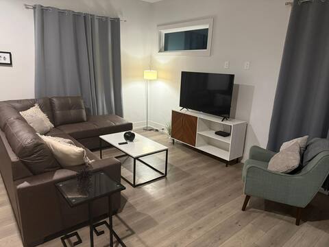 Top performing Airbnb: Southern Chic Getaway 4B Comfort (Sleeps 10) in Sugaw Creek / Ritch Ave