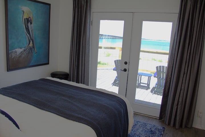 Разбудете се со прекрасното изгрејсонце и прошетајте директно на терасата за да уживате во утринското кафе