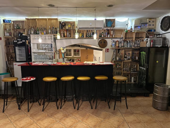 Former Pub3, Beer Tap, Pool Table, 20person - Budapest