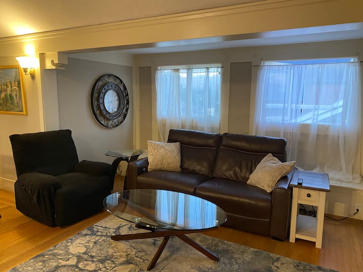 Centrally Located In Grand Lake - Alameda, CA