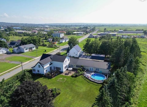 Christian’s Hubtown Suites