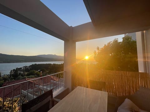 Sea View Serenity – 3BR Home near Beach & Town