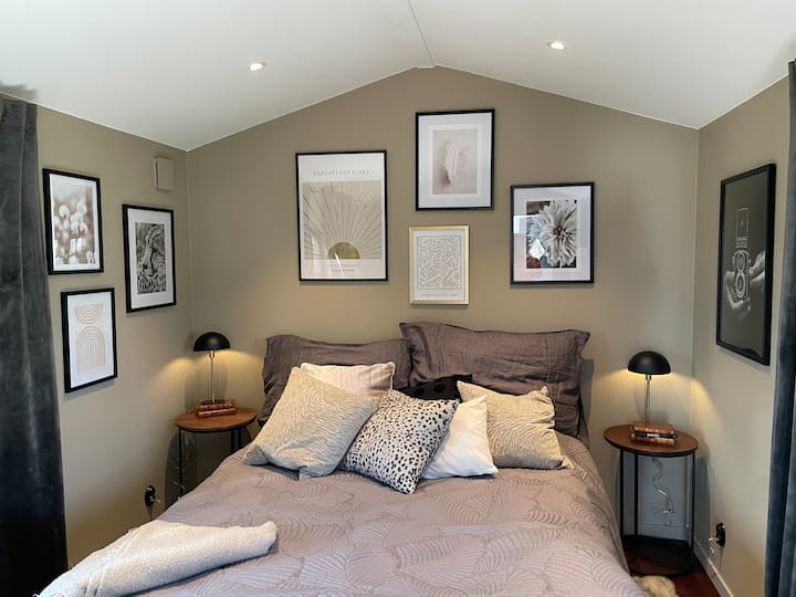 Dormitorio 4 en su propia pequeña casa de campo. Este dormitorio compartirá los baños de las otras casas de campo.