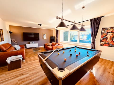 Exclusive 180-square-meter Luxury Lounge94 with sauna & billiards
