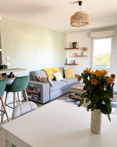 Charming 3-bedroom apartment: balcony/parking