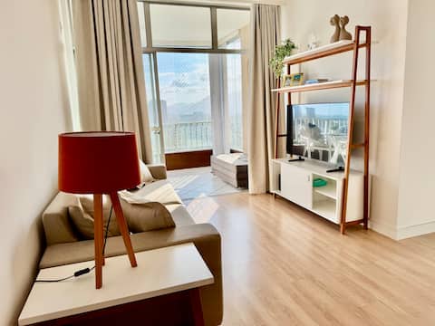 Imóvel de sucesso: Spacious & quiet apt w/ sea view em Barra Da Tijuca