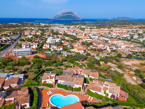 Sardinia Escape: Pool & Sea View