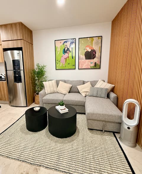 Popular Airbnb listing: Modern 1 Bedroom Apt steps away from Beach & 5th in Solidaridad