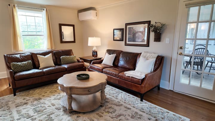 The Majestic View | Luxury Stay Golf Views - West Hartford Reservoir