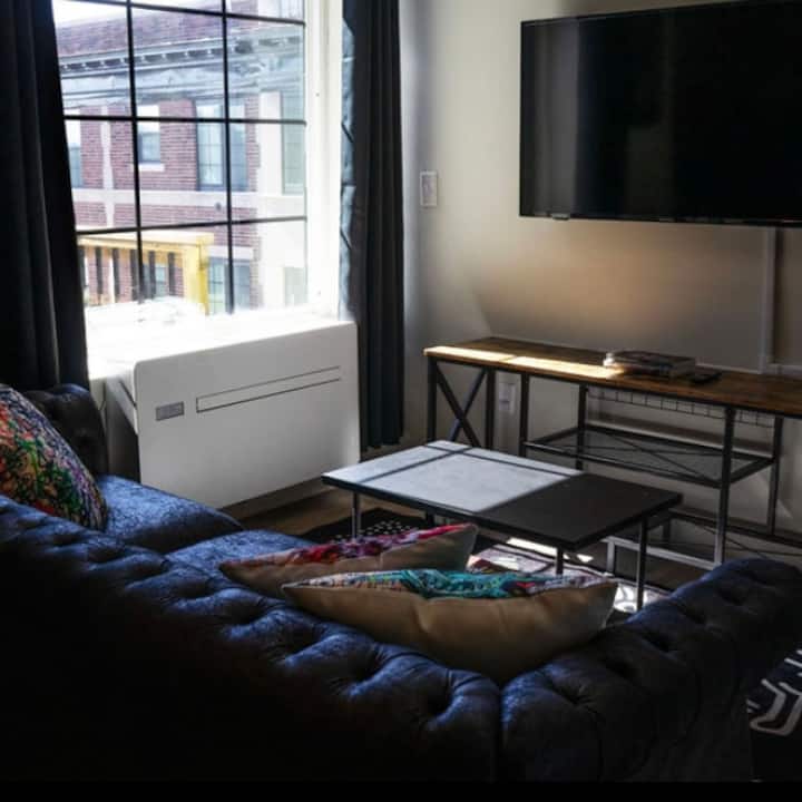 Stylish Urban Art Loft Detroit - Detroit, MI
