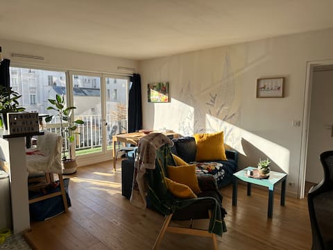 Top performing Airbnb: Quiet 2-room apartment with parking & close to transport (Puteaux) in Puteaux