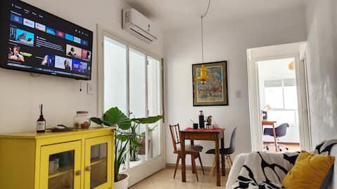 Successful Airbnb property: Bright and renovated apartment in a downtown area in La Plata