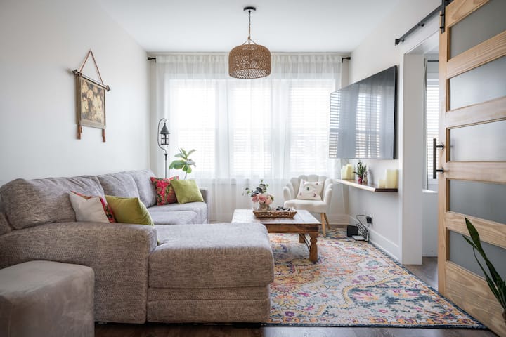 Cozy Chic Chicago- Freshly Renovated - Chicago, IL