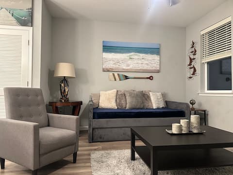 Successful Airbnb property: Lux AprtNear Airport Zoo& StJohns Riv in Highlands