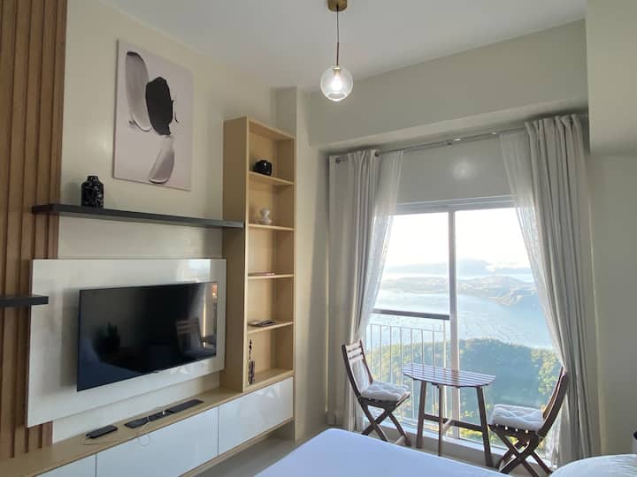 Wake up to breathtaking Taal views from the 22nd floor.