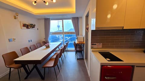 11. Total 2nd floor 54 pyeong (5 rooms, 10 beds, 5 bathrooms)