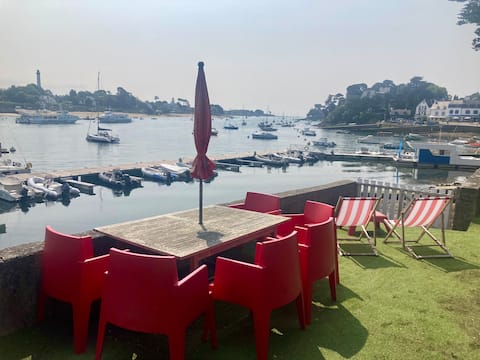 Sainte-Marine sea view villa with slipway on estuary