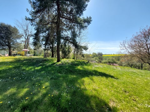 Isolated estate in the vineyards: Jacuzzi + 2 houses