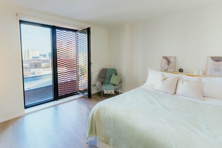 Studios Near Cardiff Centre - Cardiff